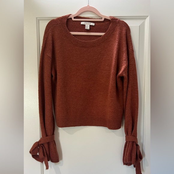 Burnt orange sweater with sleeve bows - Picture 2 of 4